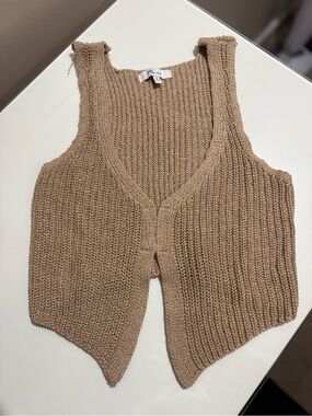 Knit V-Neck Tank Top in Light Brown
